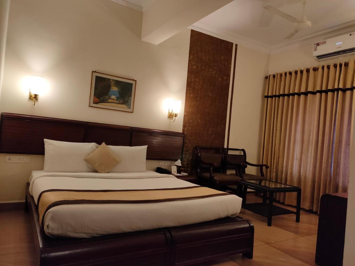 Yuvarani Residency Kochi Exterior photo