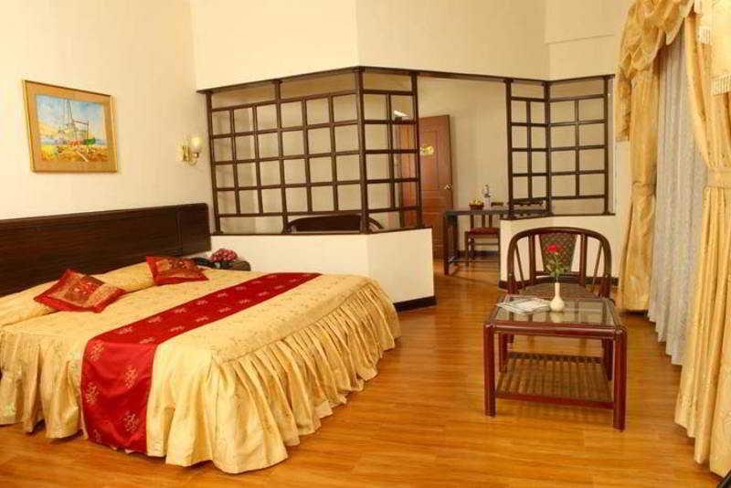 Yuvarani Residency Kochi Exterior photo