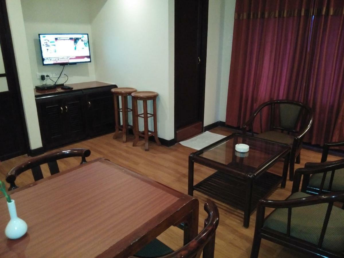 Yuvarani Residency Kochi Exterior photo
