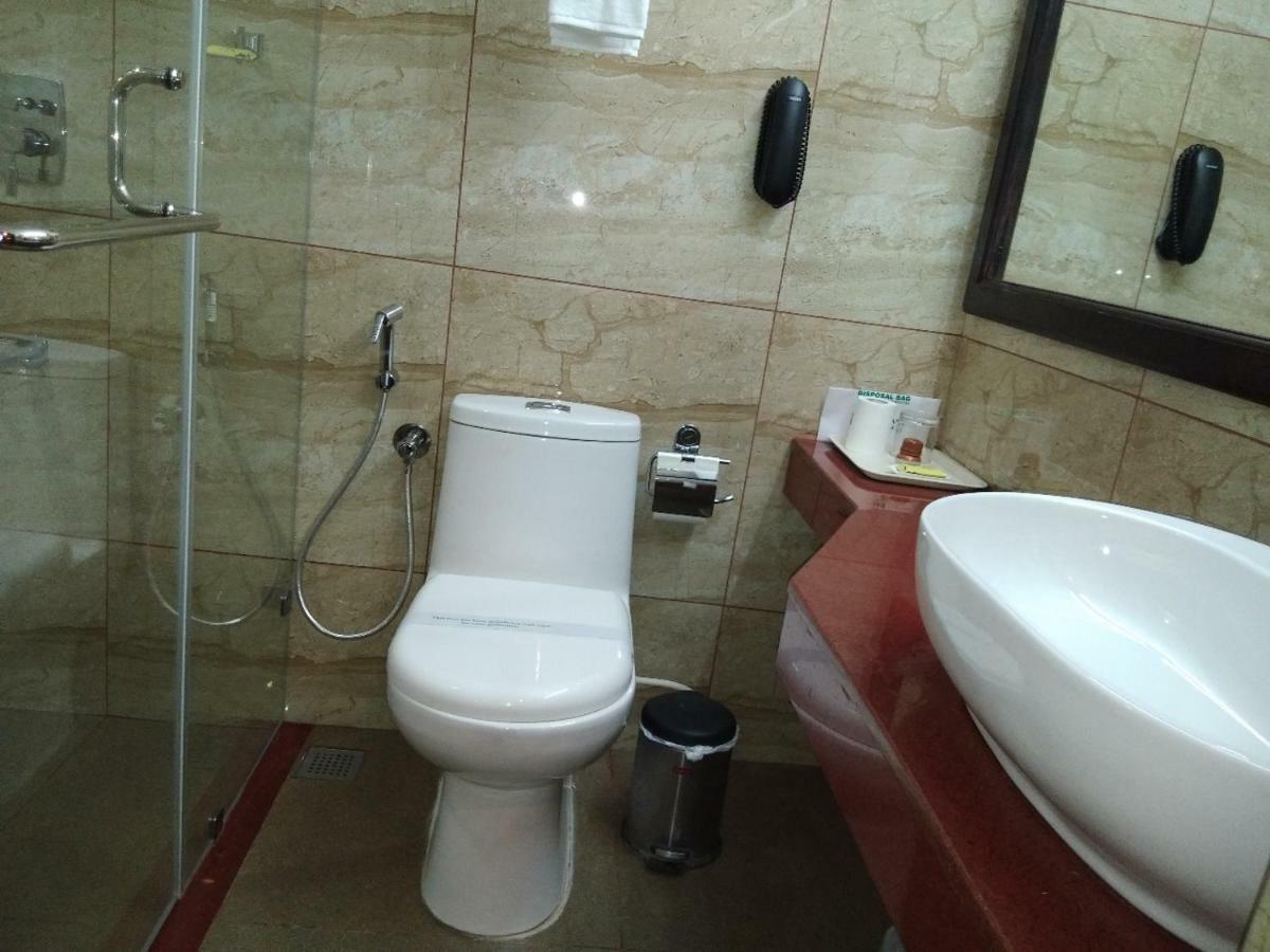 Yuvarani Residency Kochi Exterior photo