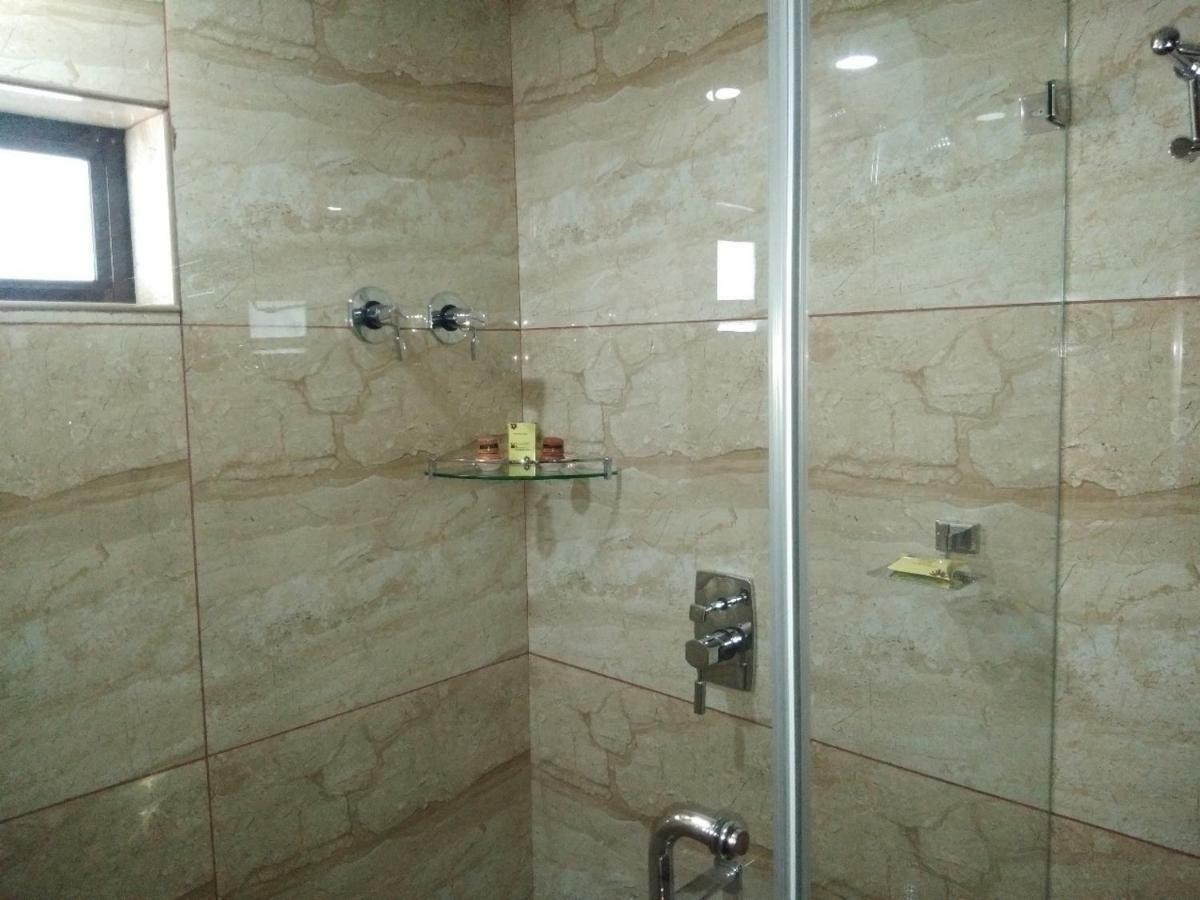 Yuvarani Residency Kochi Exterior photo