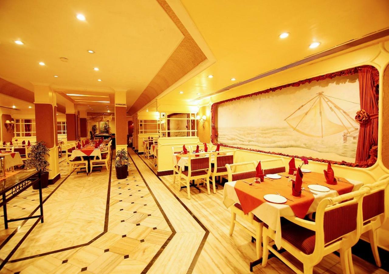 Yuvarani Residency Kochi Exterior photo