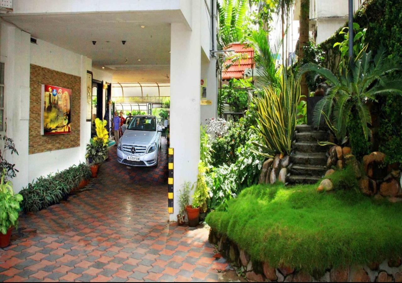 Yuvarani Residency Kochi Exterior photo