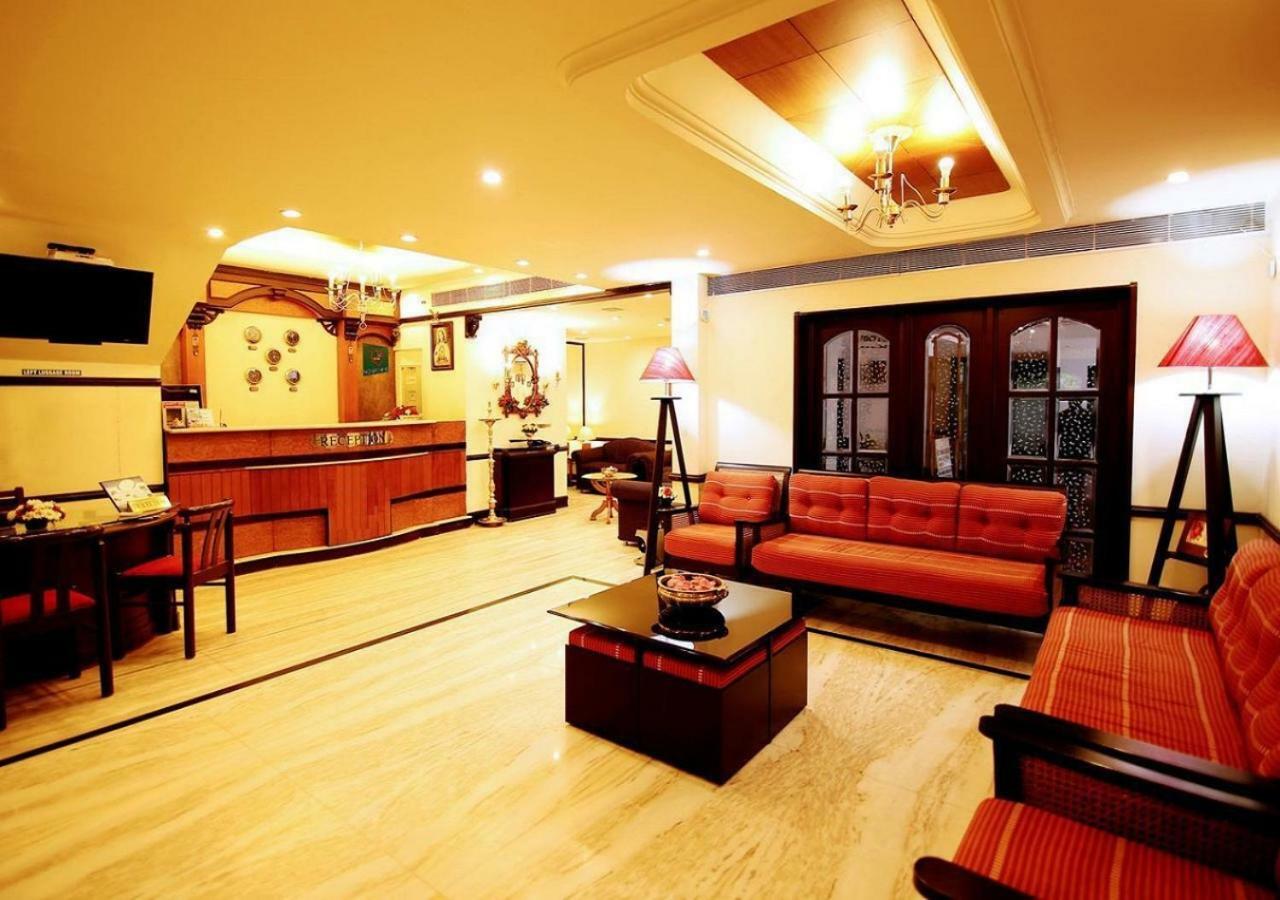 Yuvarani Residency Kochi Exterior photo