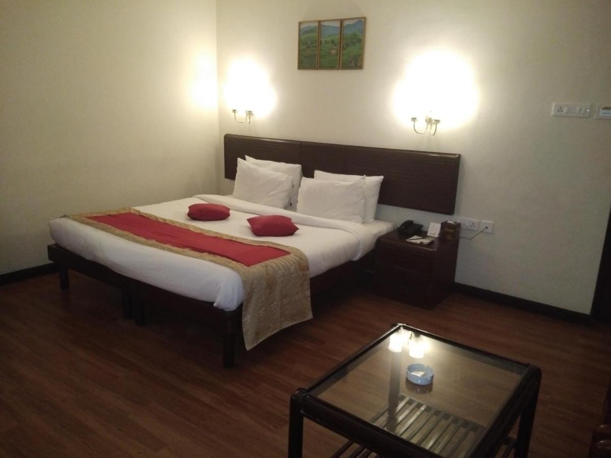 Yuvarani Residency Kochi Exterior photo