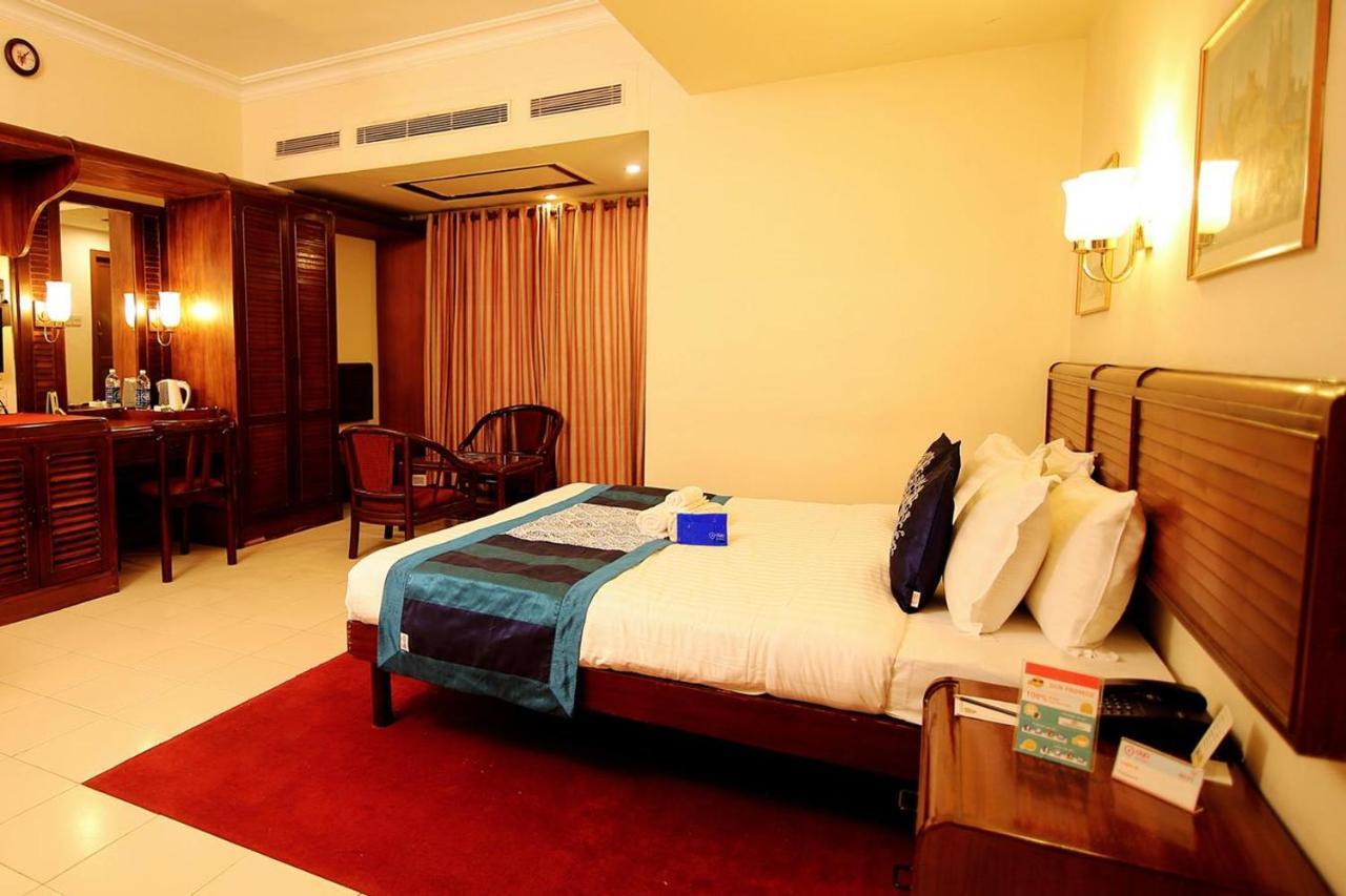 Yuvarani Residency Kochi Exterior photo